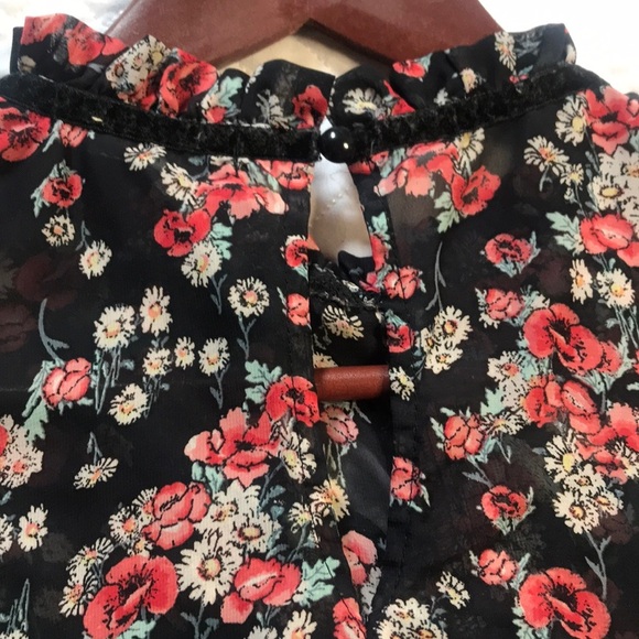 Sheer floral black top - Picture 3 of 5
